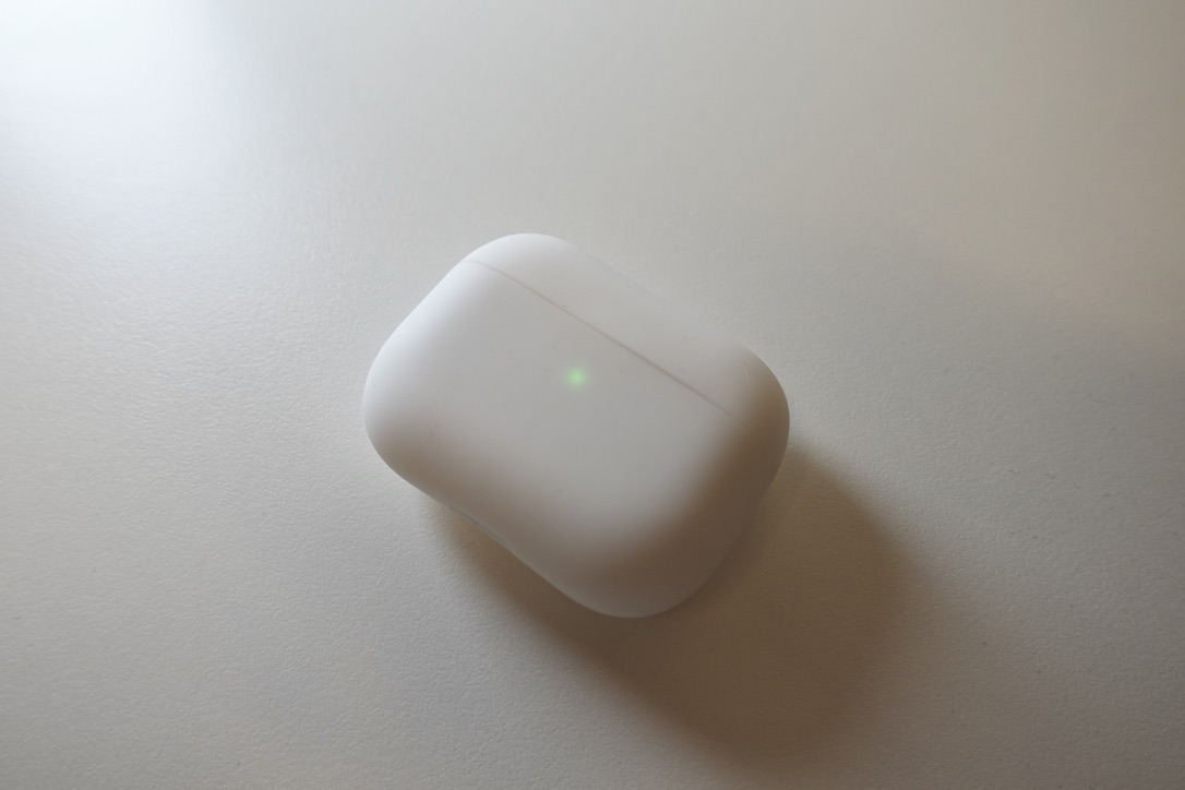 シンプル好きにおすすめ 真っ白なairpods Proケースを見つけた Sonbana Blog